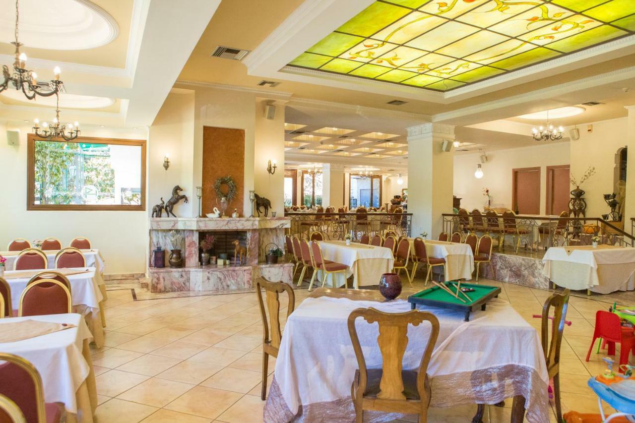 Hotel Pella Янниця Екстер'єр фото