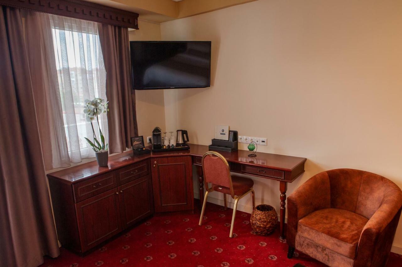 Hotel Pella Янниця Екстер'єр фото